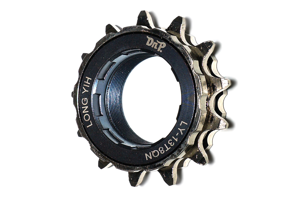 Трещотка BMX DNP LY-13T8QN,1\2*1\8 13T ,резьба M30*1,Cro-Mo,30кликов,8-шлицев,никелированная Трещотка BMX DNP LY-13T8QN,1\2*1\8 13T ,резьба M30*1,Cro-Mo,30кликов,8-шлицев,никелированная